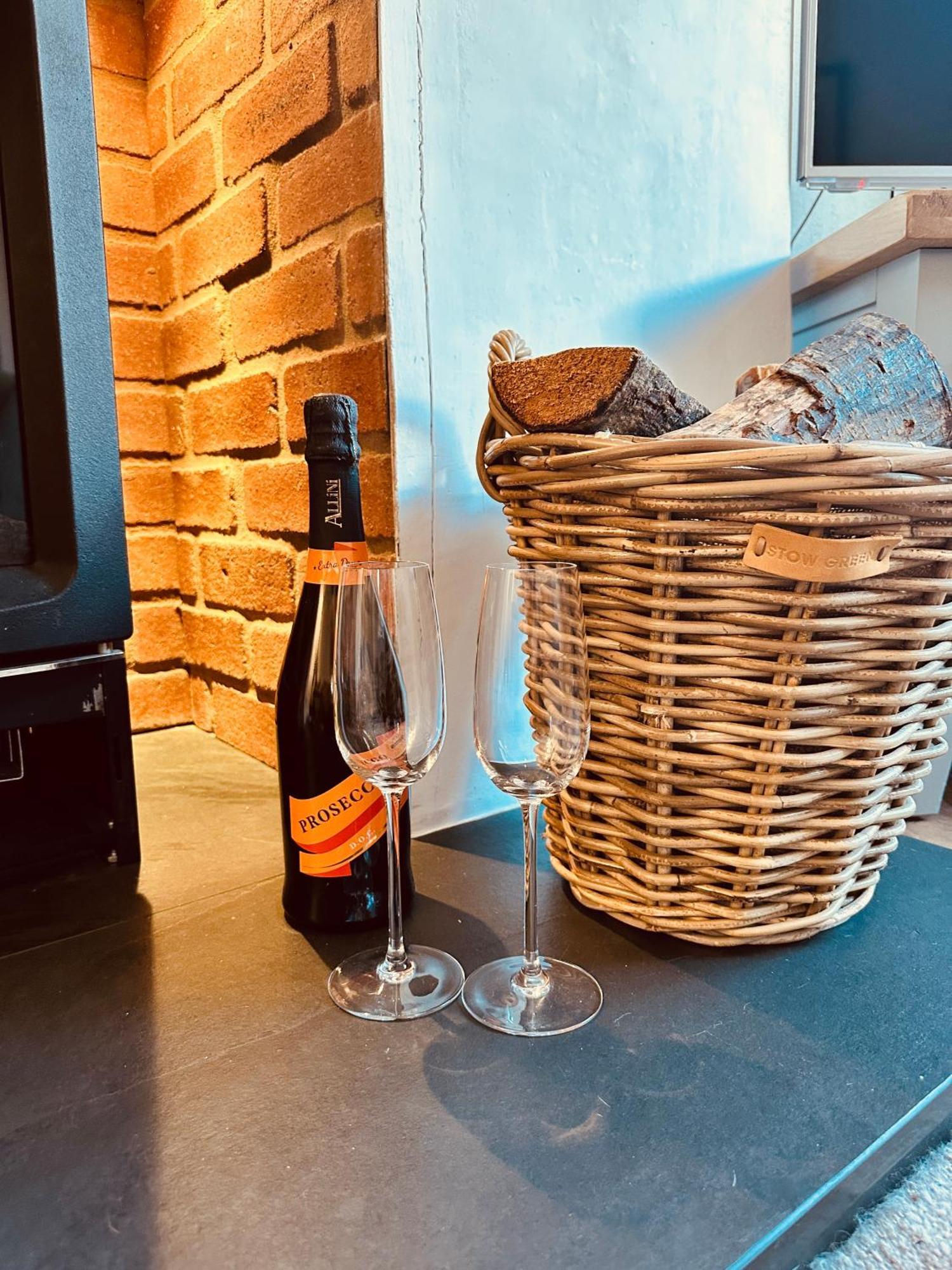 Woodland Cottage - Private Courtyard - Pet Friendly Retreat In The Heart Of Windermere Exteriör bild